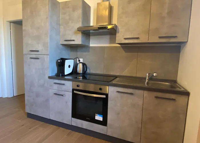 Urban Nest Red Carpet