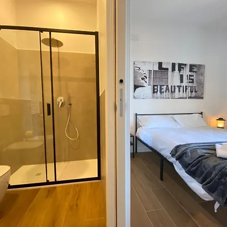 Urban Nest Red Carpet 3*