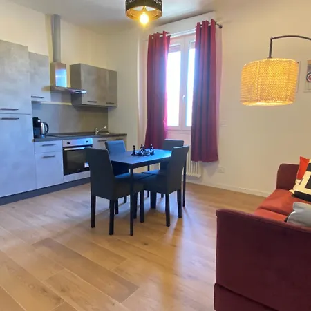 Urban Nest Red Carpet Πανσιόν Μπολόνια