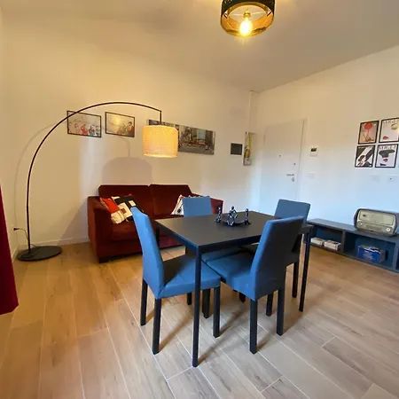 Urban Nest Red Carpet Πανσιόν