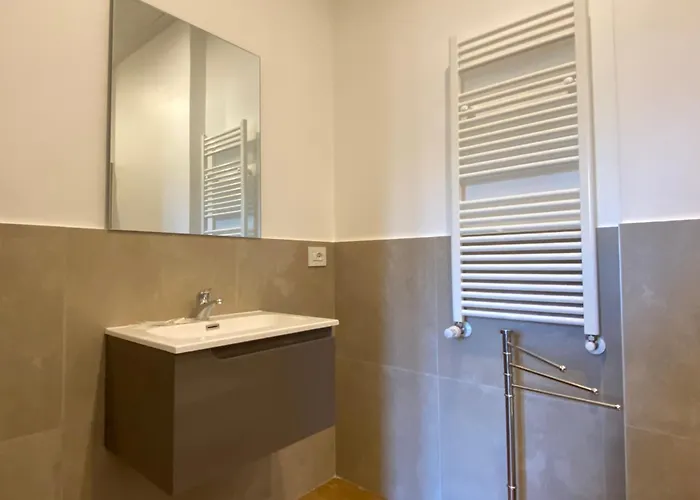 Urban Nest Red Carpet Konukevi Bolonya