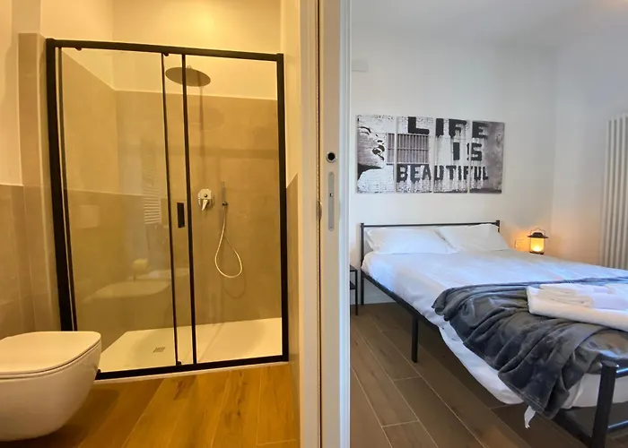 Urban Nest Red Carpet 3*